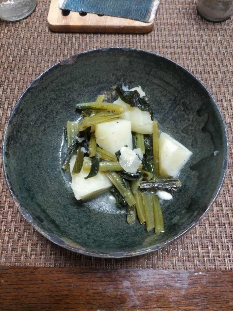 ジャガイモと小松菜煮